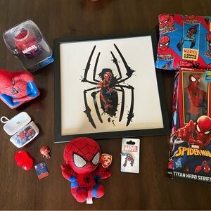 Marvel Spider-Man Collector's Bundle - Red and Black